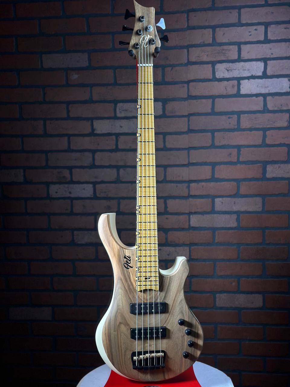 FETI guitars  bass BOIKO  5 SNRINGS