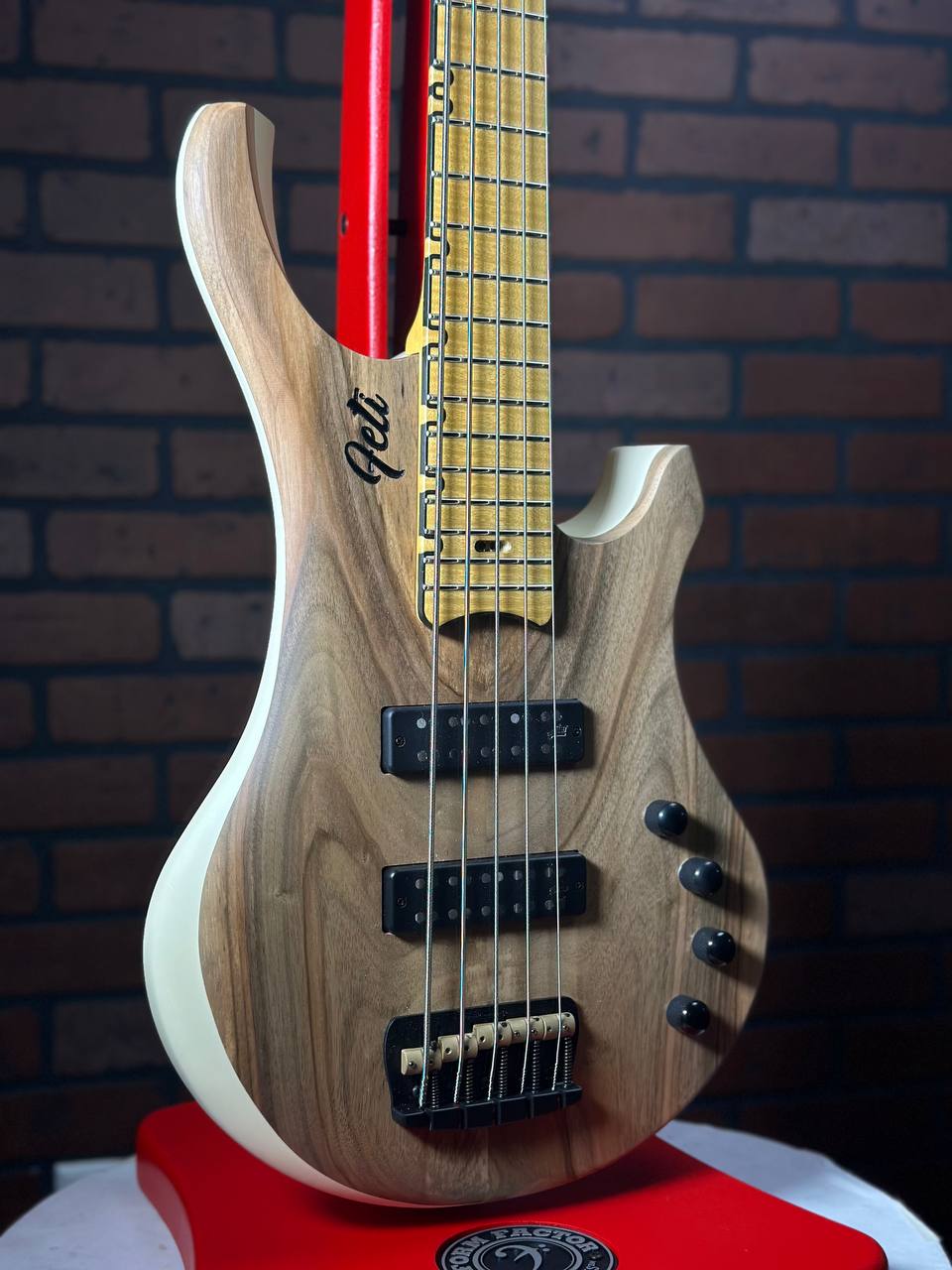 FETI guitars  bass BOIKO  5 SNRINGS