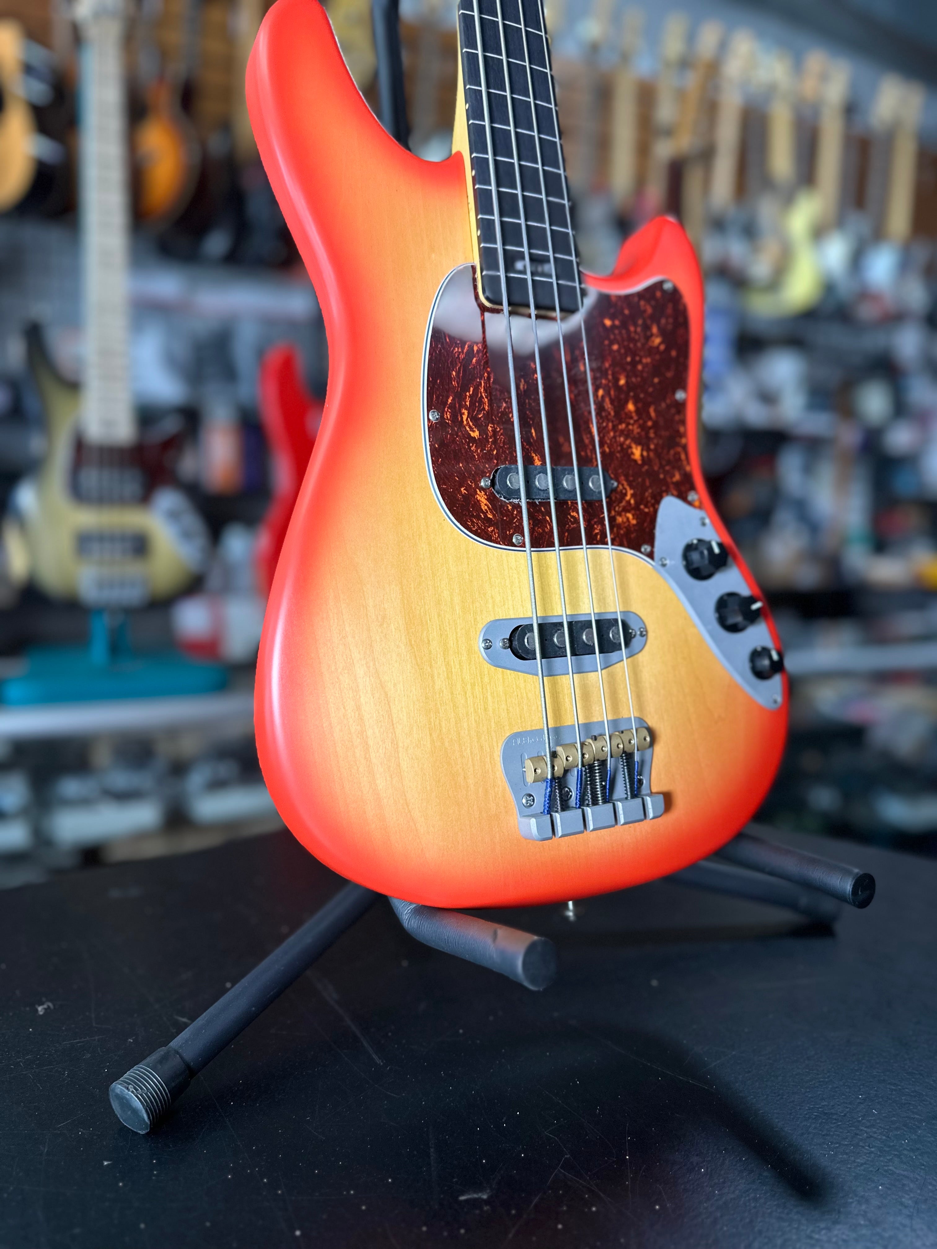 Ampmaster 5 String Dual Pickup Short scale 30" Electric Bass Guitar Sienna Burst Satin Nitro