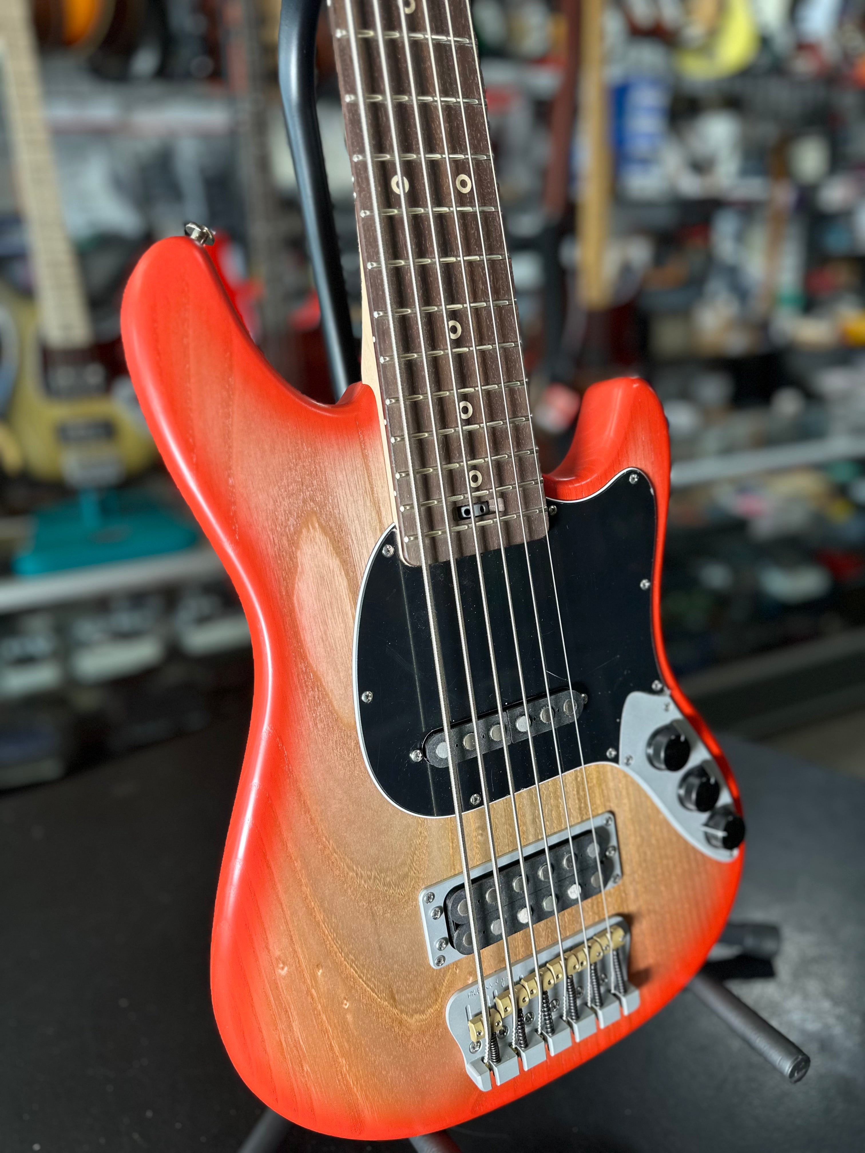 Ampmaster 6 String Dual Pickup Short scale 30" Electric Bass Guitar Sienna Burst