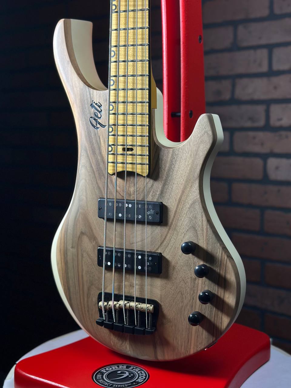 FETI guitars  bass BOIKO  5 SNRINGS