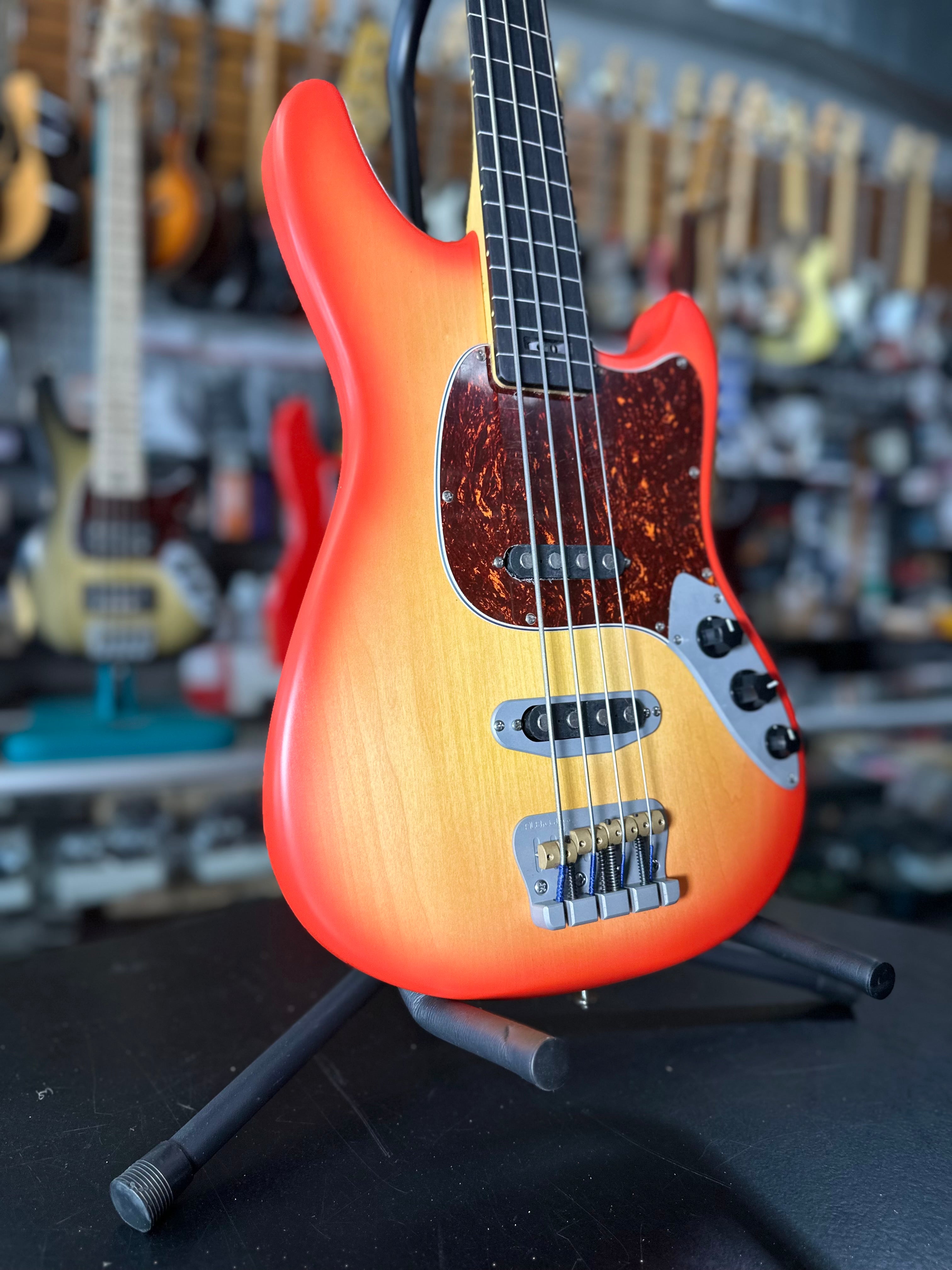 Ampmaster 5 String Dual Pickup Short scale 30" Electric Bass Guitar Sienna Burst Satin Nitro