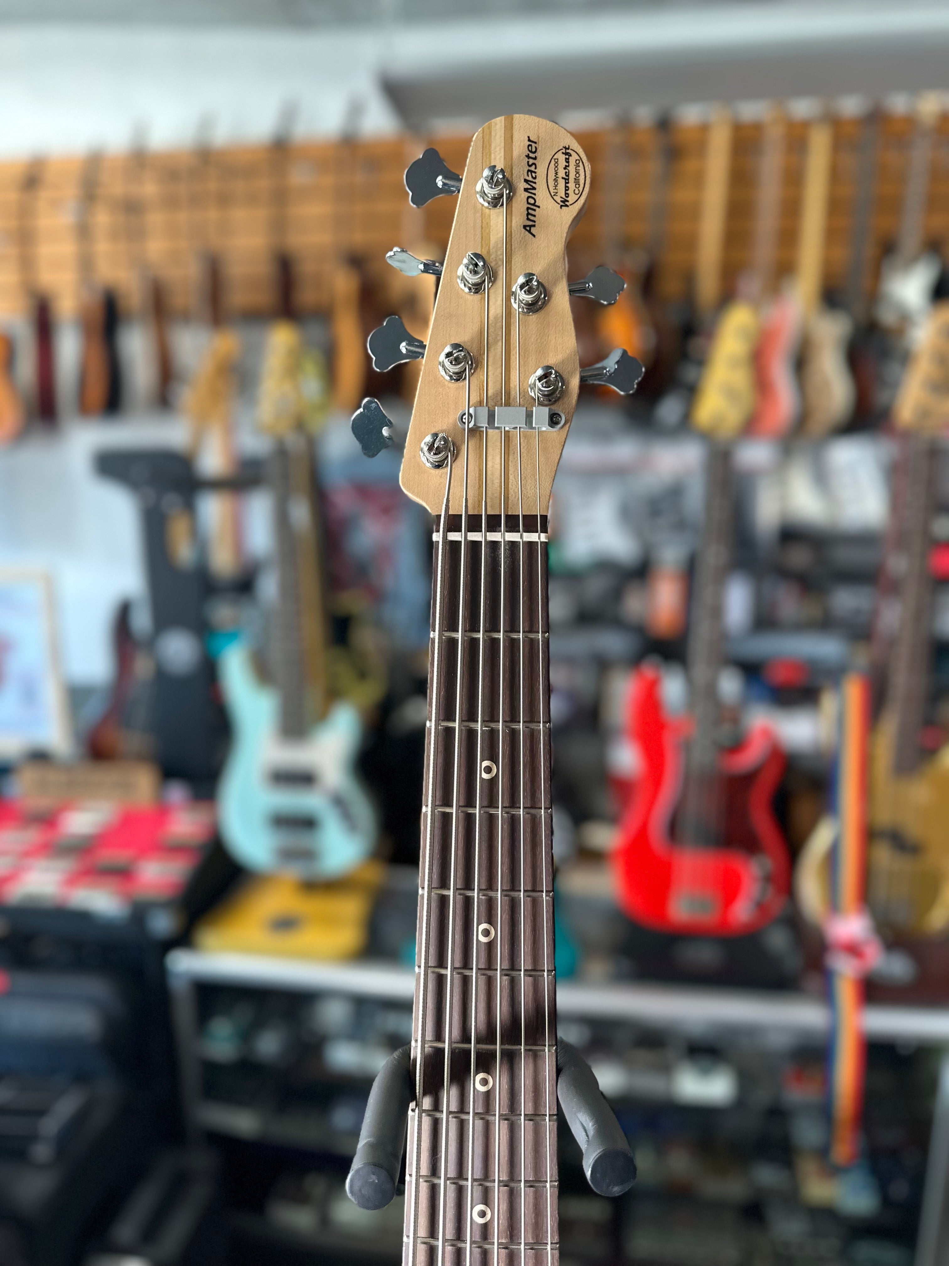 Ampmaster 6 String Dual Pickup Short scale 30" Electric Bass Guitar Sienna Burst