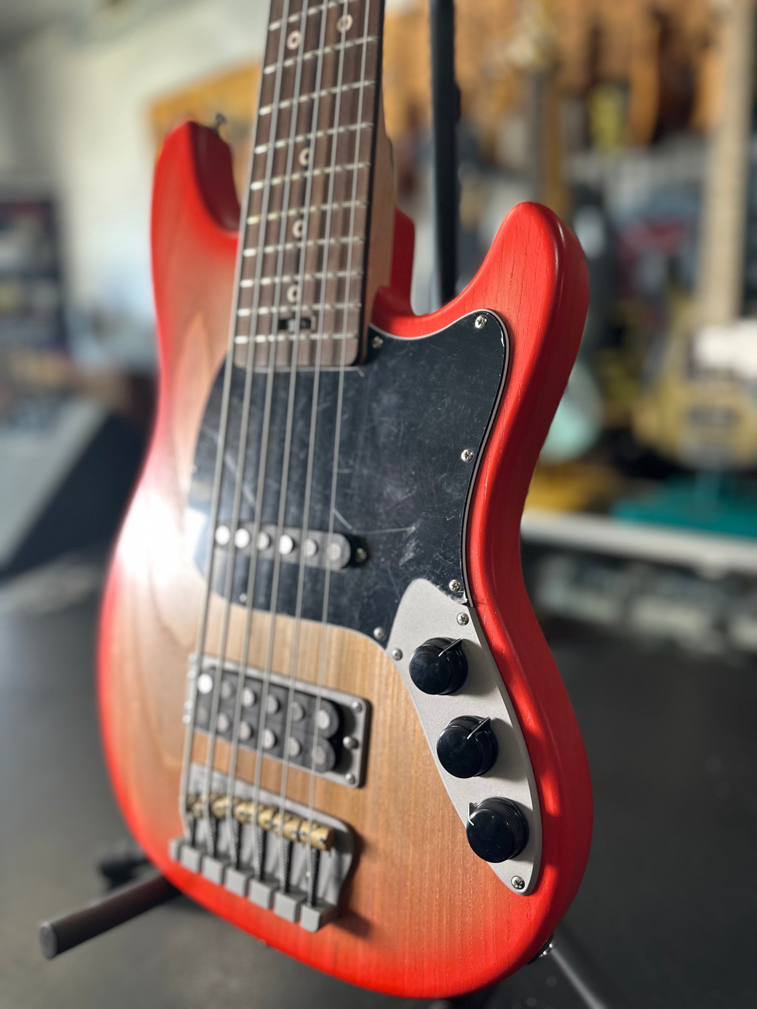 Ampmaster 6 String Dual Pickup Short scale 30" Electric Bass Guitar Sienna Burst