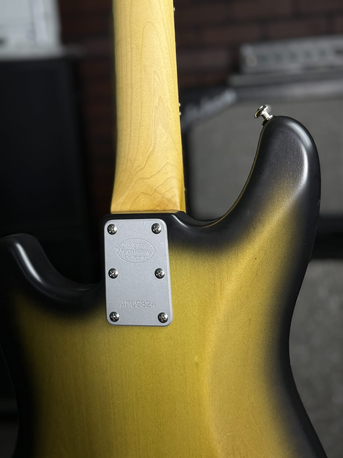 AmpMaster 4 Bass short scale 30" 2 Tone Burst