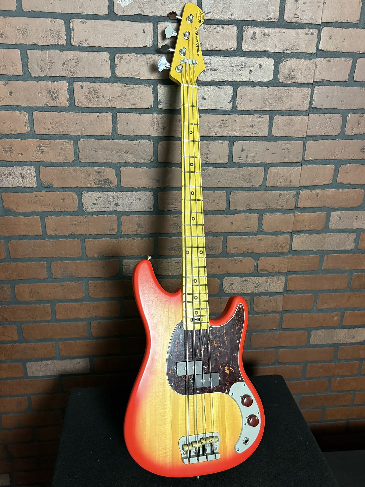 AmpMaster 4 P Bass short scale 30" Sienna Burst