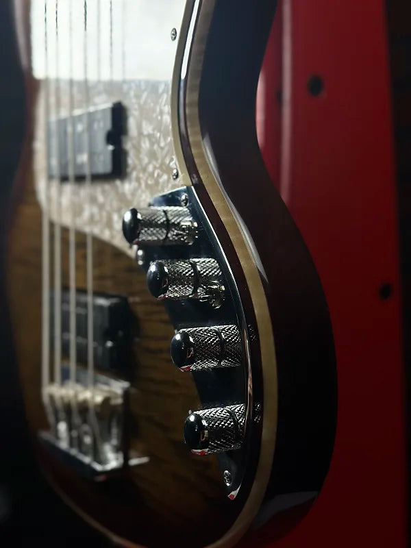 Form Factor Audio Wombat 4 short scale 30" Flame maple Ratio tuners