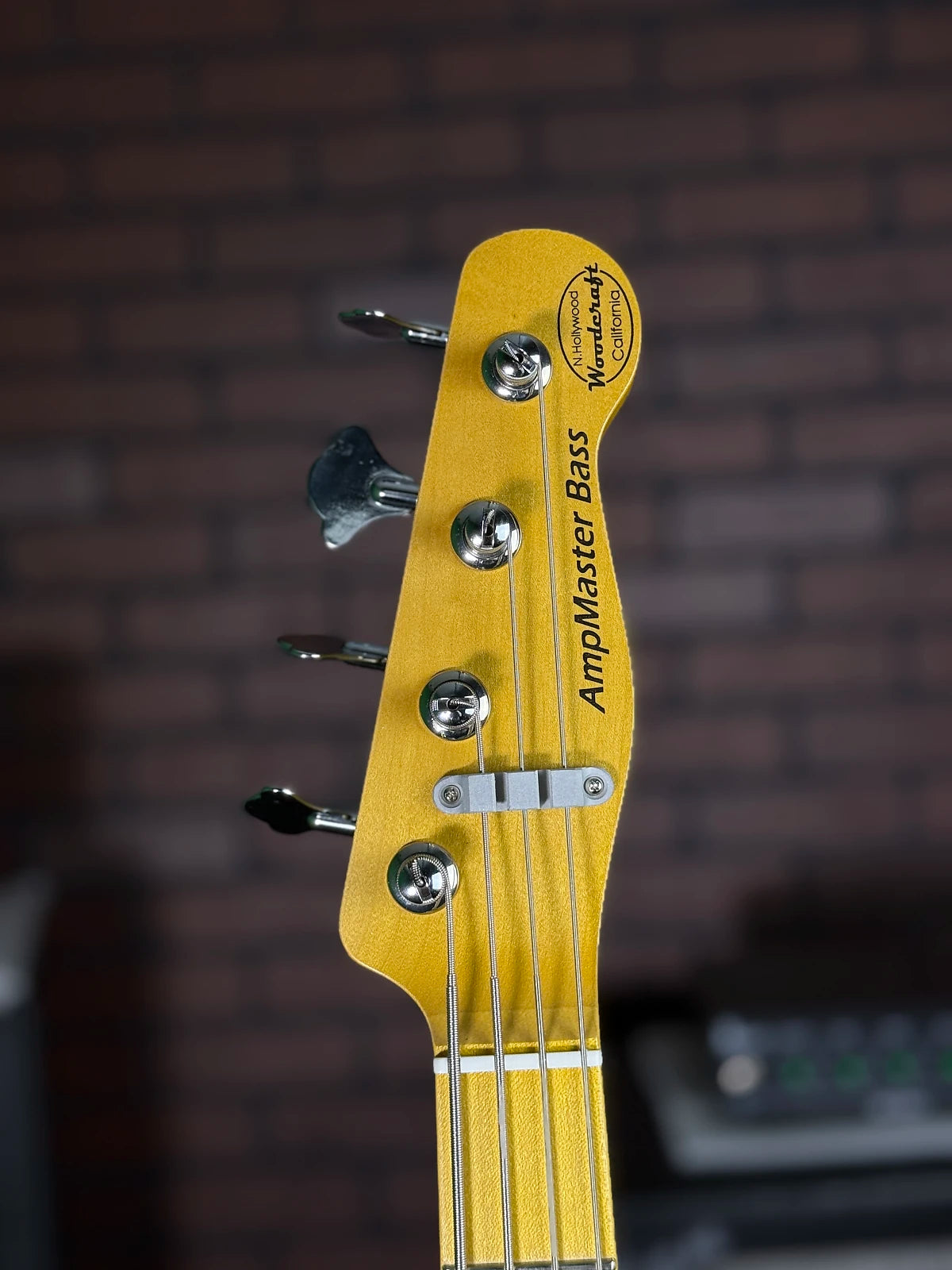 AmpMaster 4 Fretless bass w Line frets Sienna Burst Satin