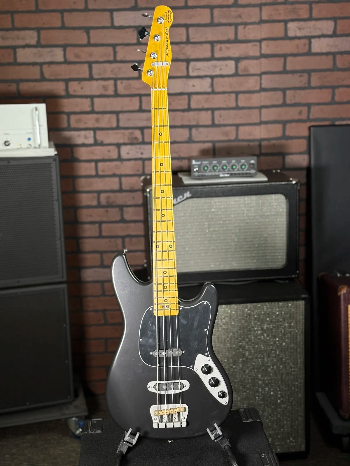 AmpMaster 4 Bass short scale 30" Satin Black Nitro