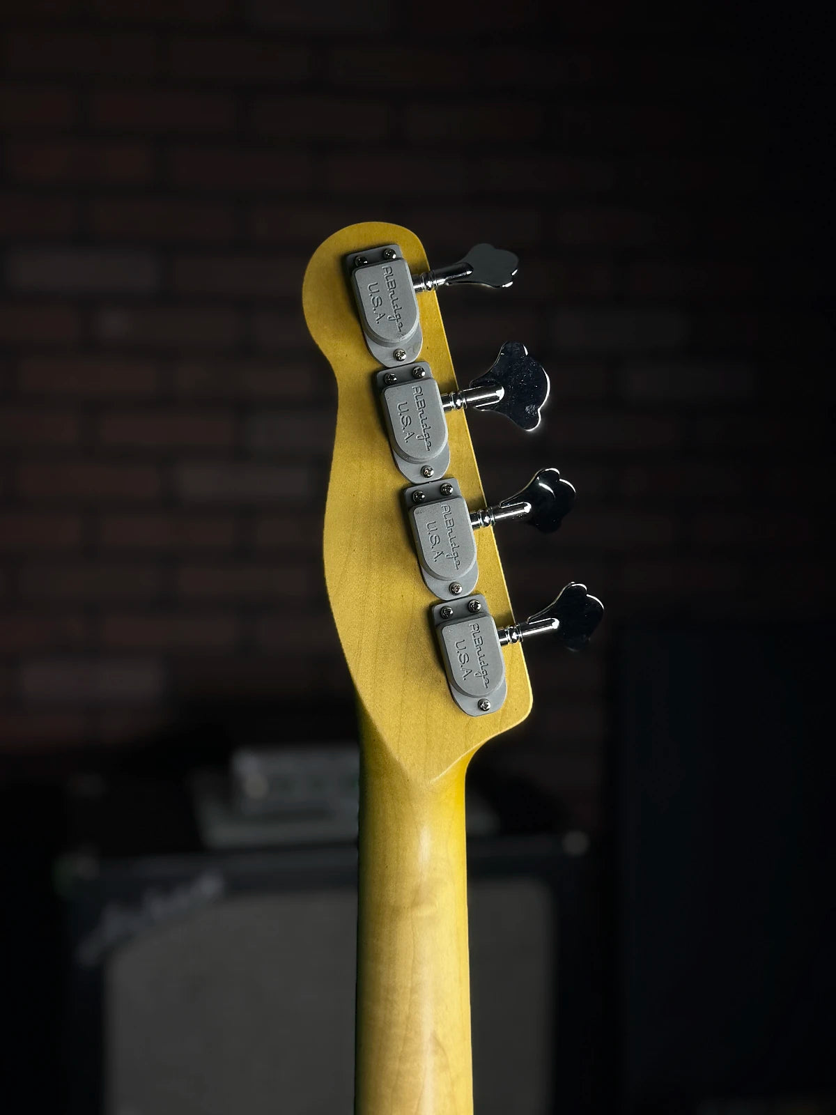 AmpMaster 4 Bass short scale 30" 2 Tone Burst