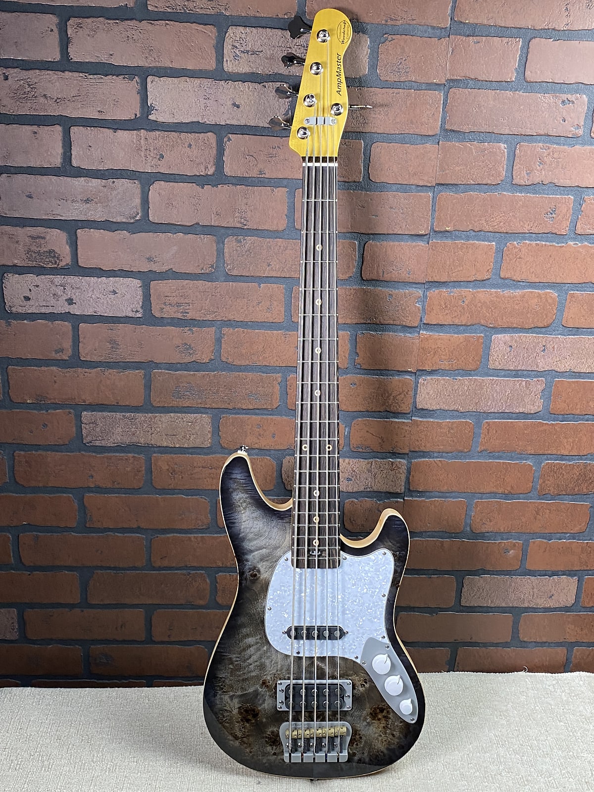Ampmaster 5 String Dual Pickup Shortscale 30" Electric Bass Guitar Gloss Grey Burst Burl