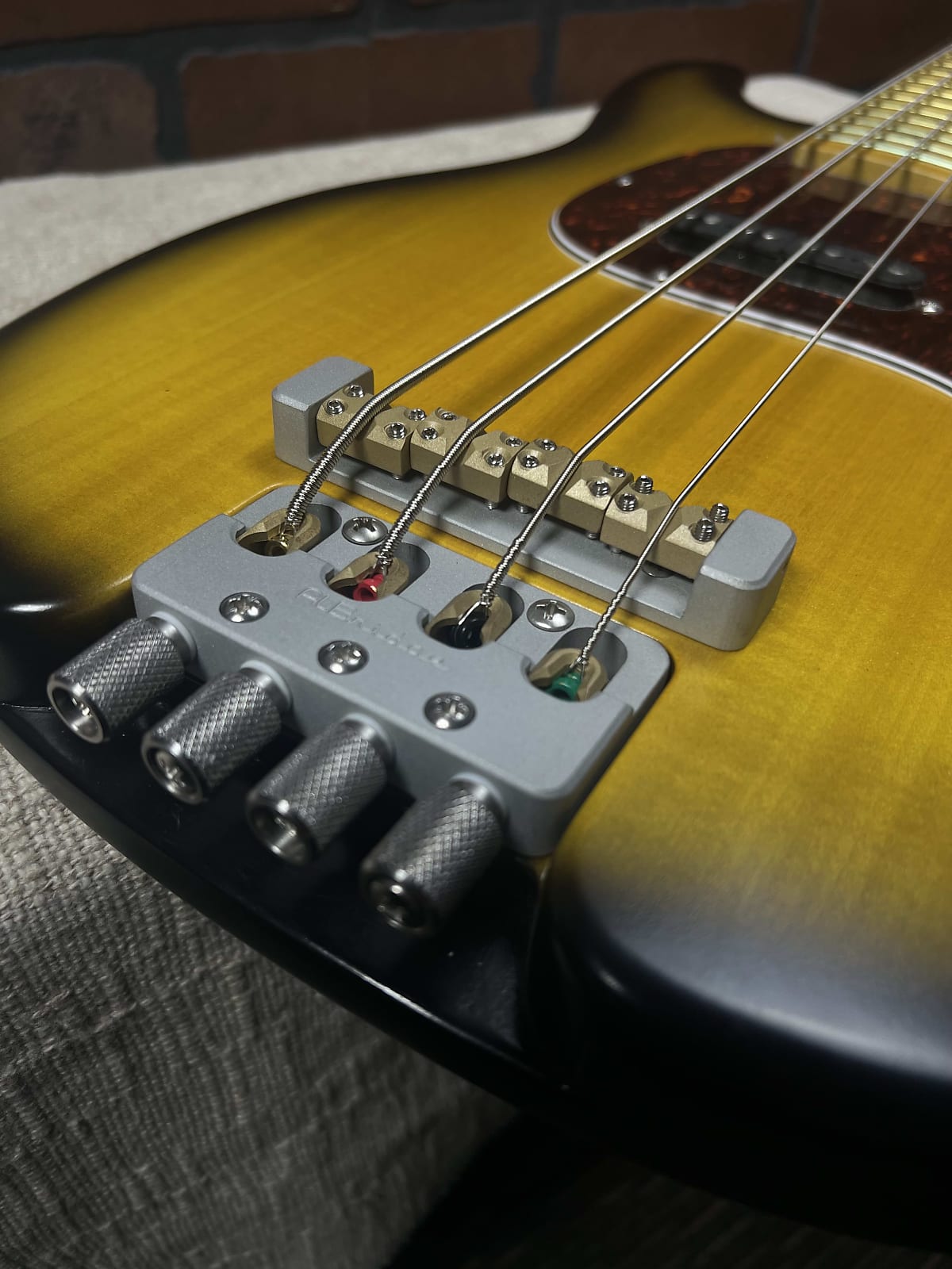 Headless Woodcraft electric guitars AmpMaster 4 Bass Short Scale 30"