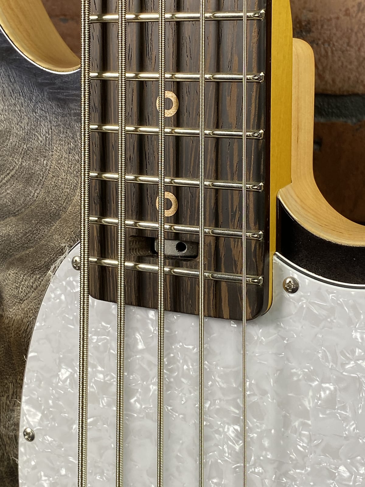 Ampmaster 5 String Dual Pickup Shortscale 30" Electric Bass Guitar Gloss Grey Burst Burl