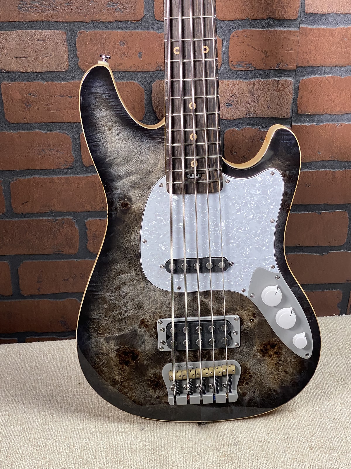 Ampmaster 5 String Dual Pickup Shortscale 30" Electric Bass Guitar Gloss Grey Burst Burl