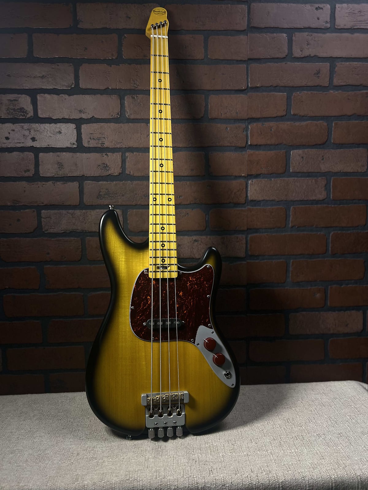 Headless Woodcraft electric guitars AmpMaster 4 Bass Short Scale 30"