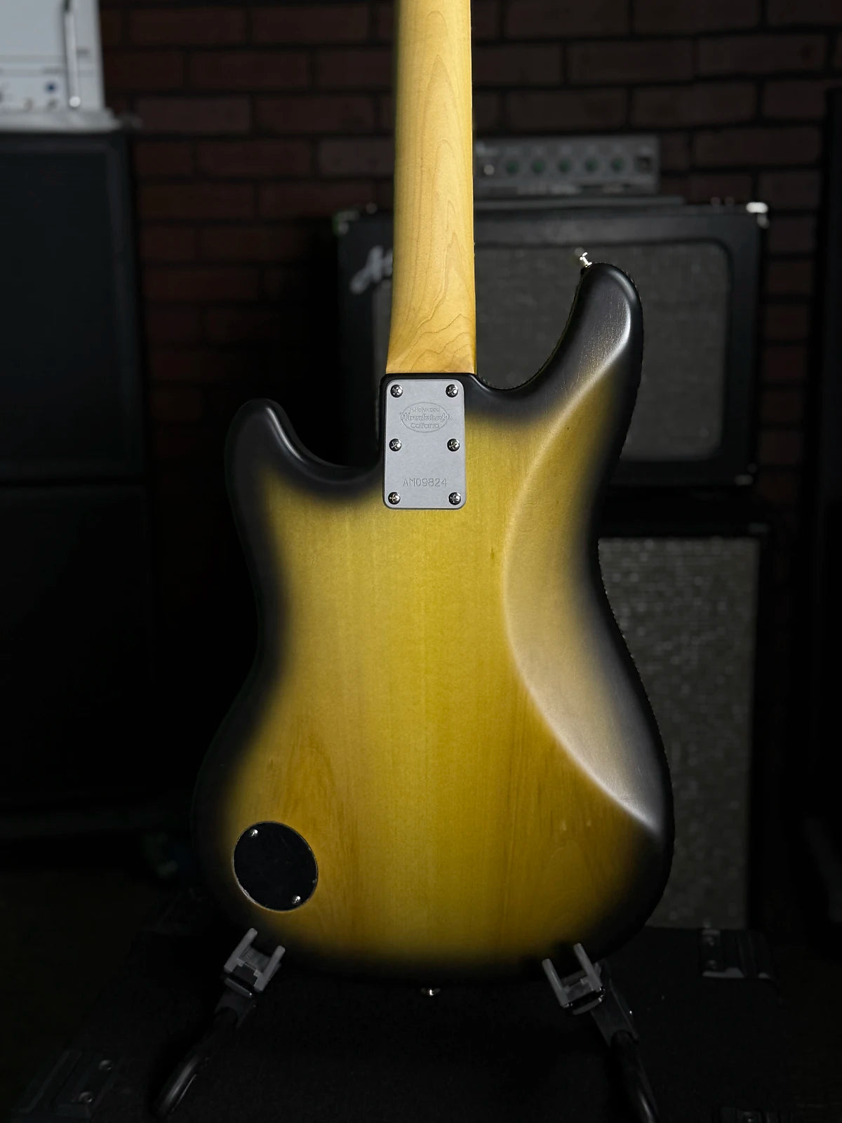 AmpMaster 4 Bass short scale 30" 2 Tone Burst