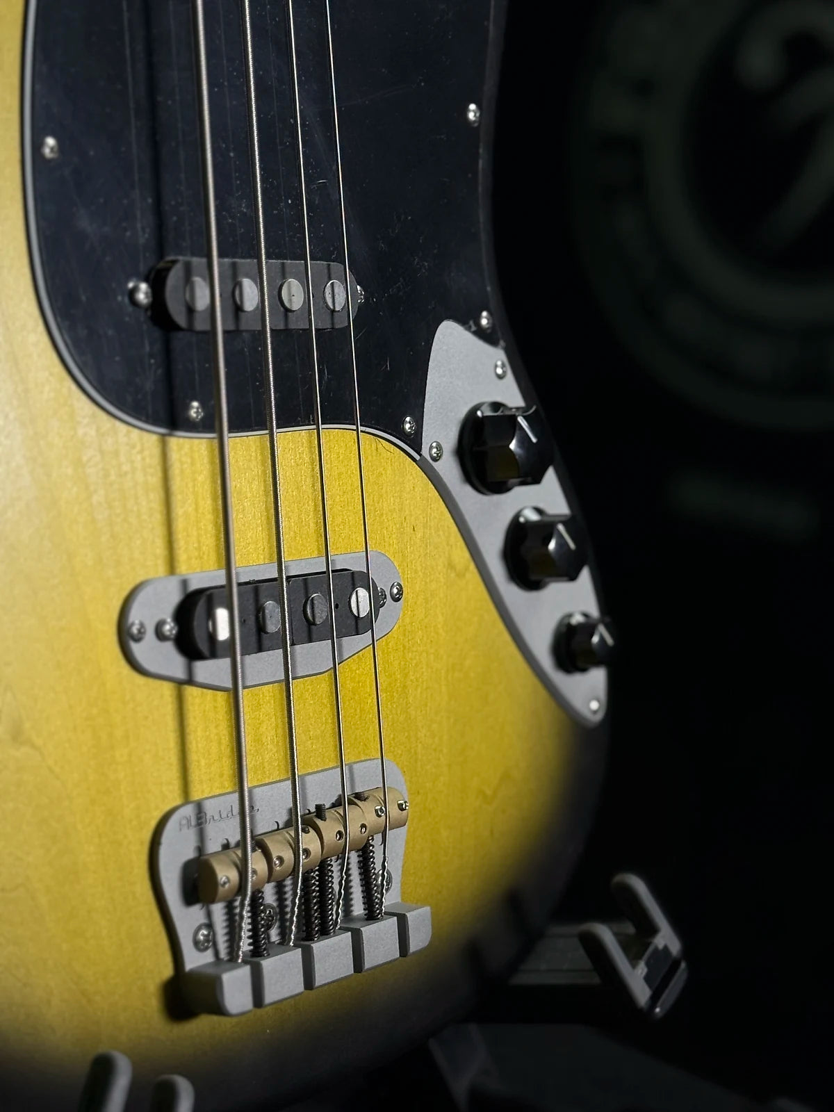 AmpMaster 4 Bass short scale 30" 2 Tone Burst