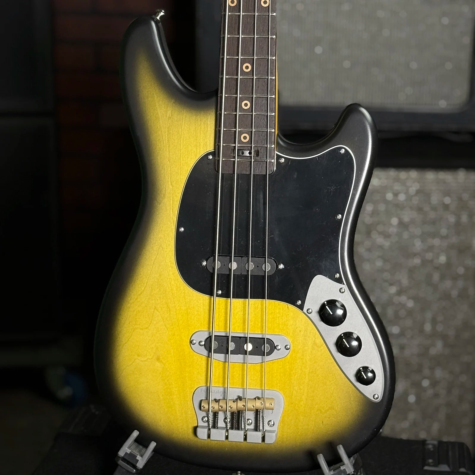 AmpMaster 4 Bass short scale 30" 2 Tone Burst