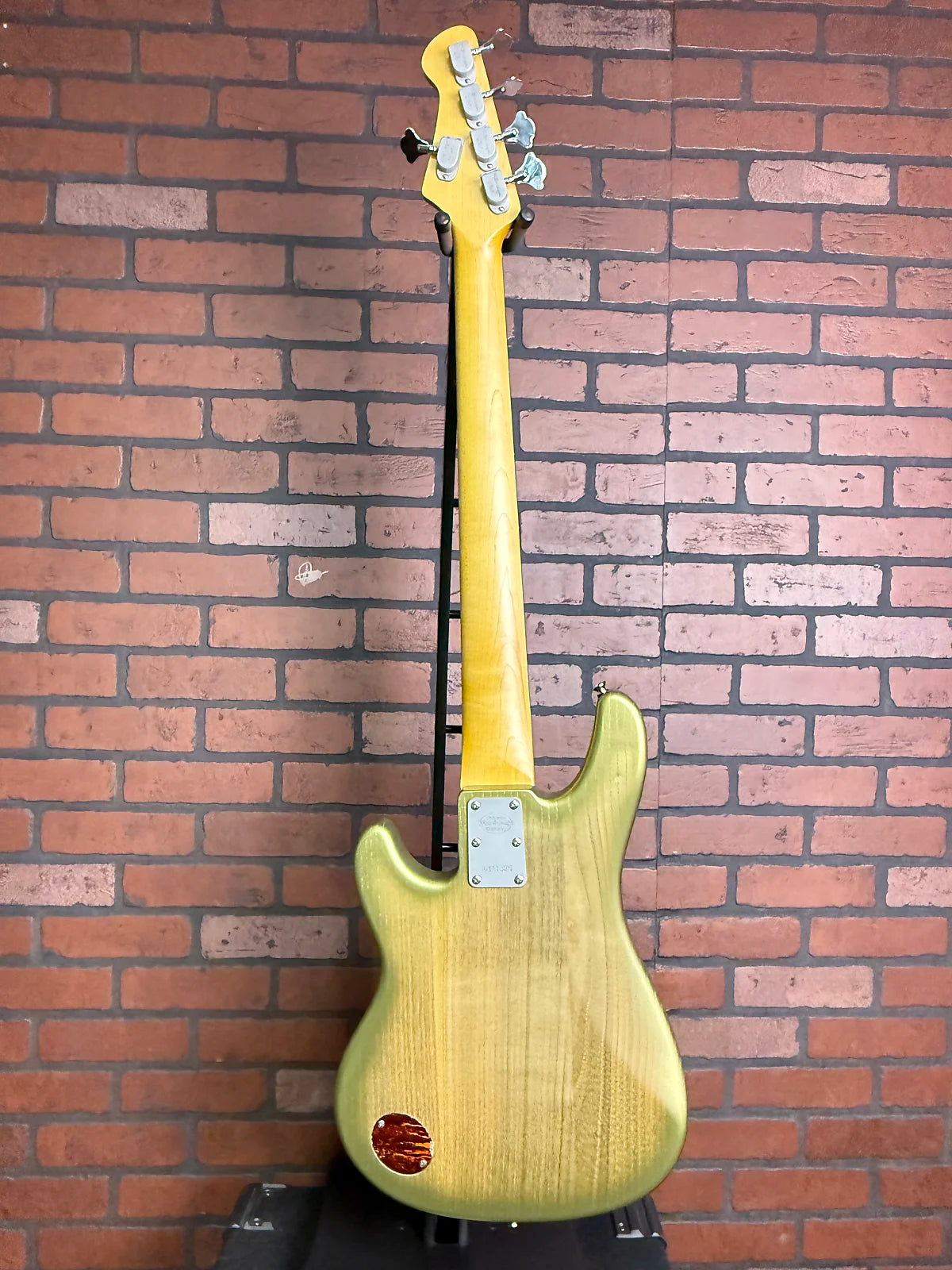 AmpMaster 5 Bass MEDIUM Scale 32" ||  Electric guitars Dual Pickup Green Golden Ash