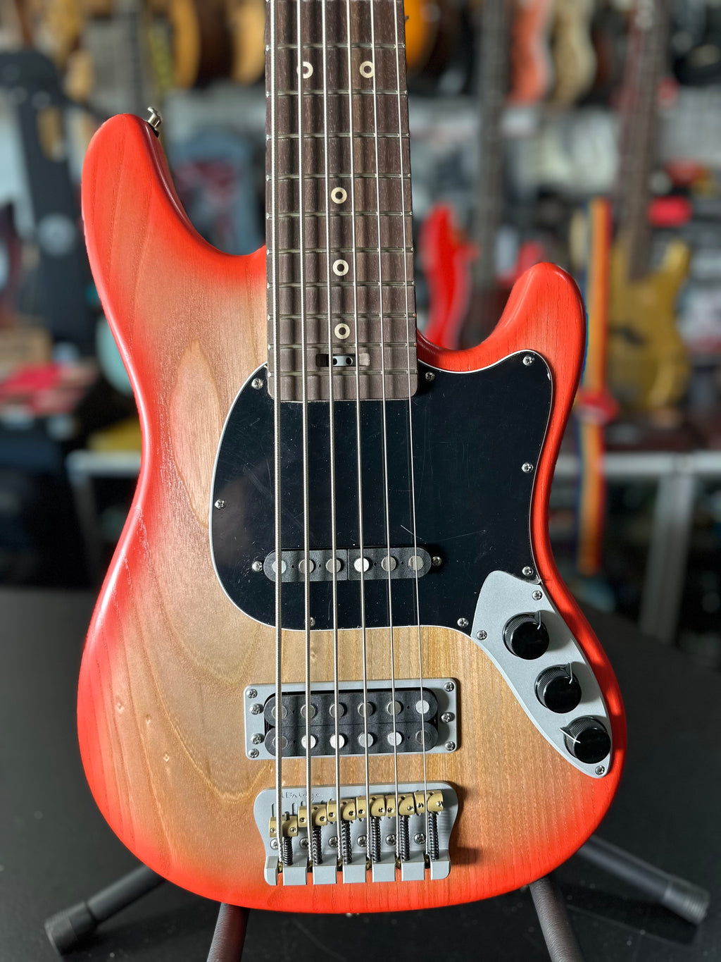 Ampmaster 6 String Dual Pickup Short scale 30" Electric Bass Guitar Sienna Burst