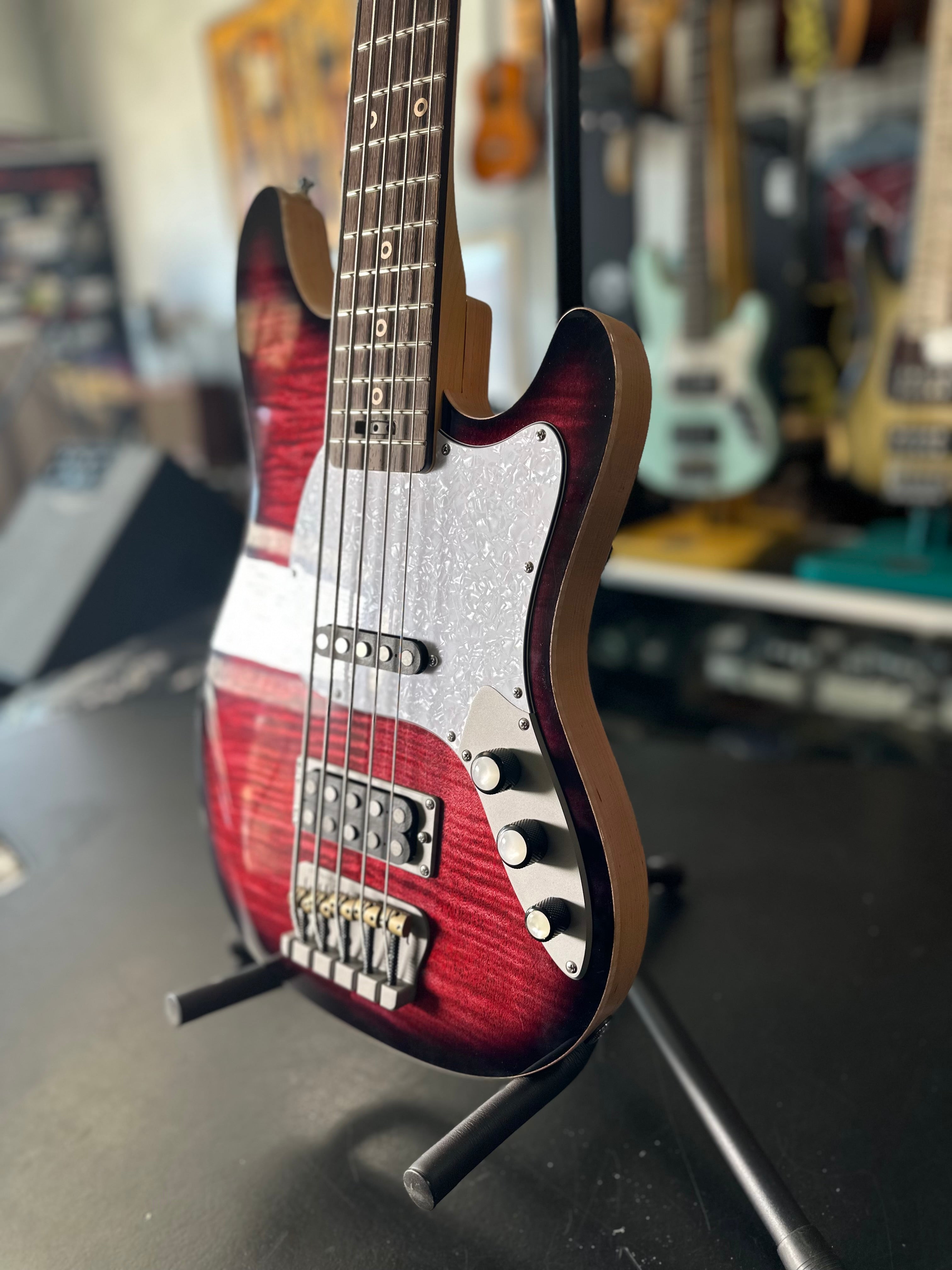 Ampmaster 5 String Dual Pickup Shortscale 30" Electric Bass Guitar Gloss Red Burst Flame Maple top
