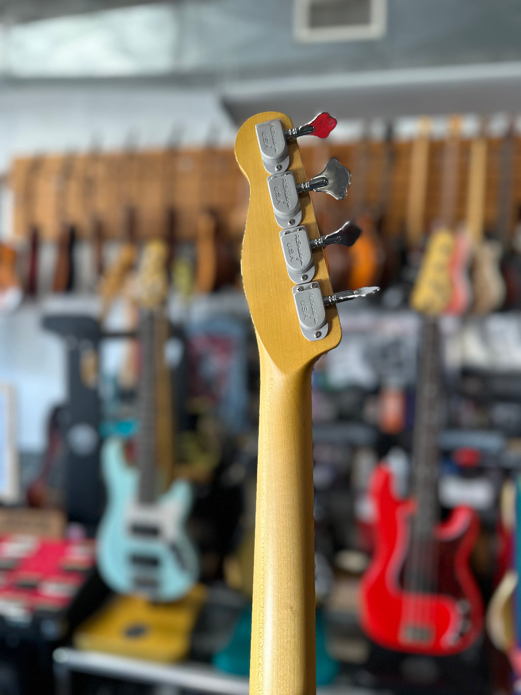 AmpMaster 4 Bass short scale 30 Flame Maple Amber Burst