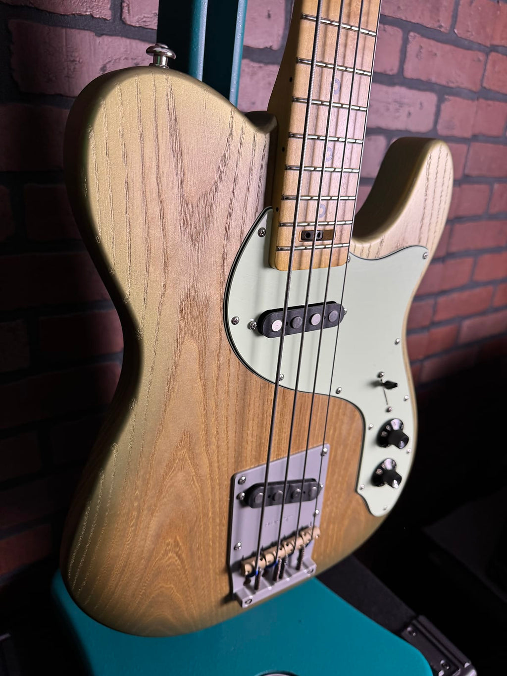 Woodcraft T. Master Telecaster Style Short-Scale Bass - Green Golden Ash