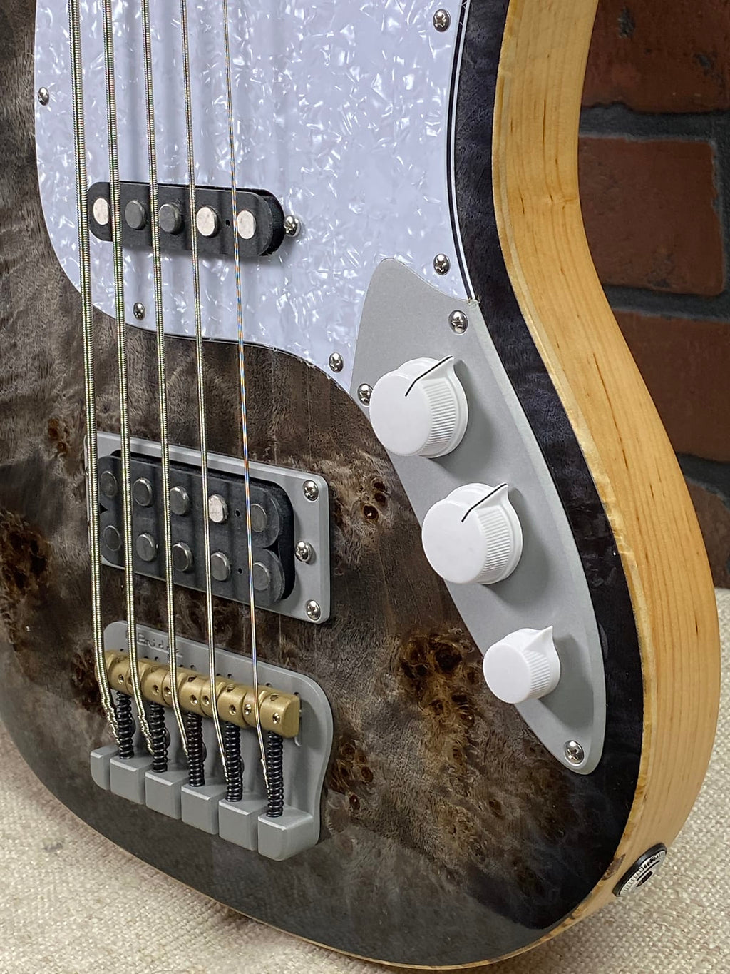 Ampmaster 5 String Dual Pickup Shortscale 30" Electric Bass Guitar Gloss Grey Burst Burl