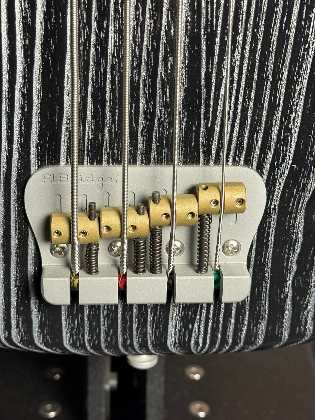 Woodcraft electric guitars AmpMaster 4 Bass short scale 30" Barhat Silver Pore