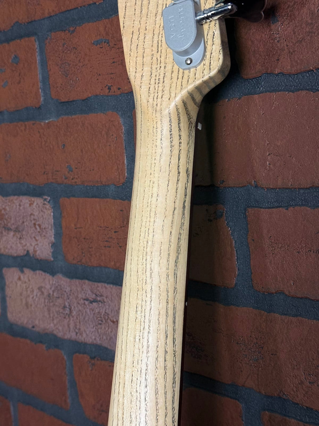 Woodcraft electric guitars AmpMaster 4 Bass short scale 30" Barhat Silver Pore