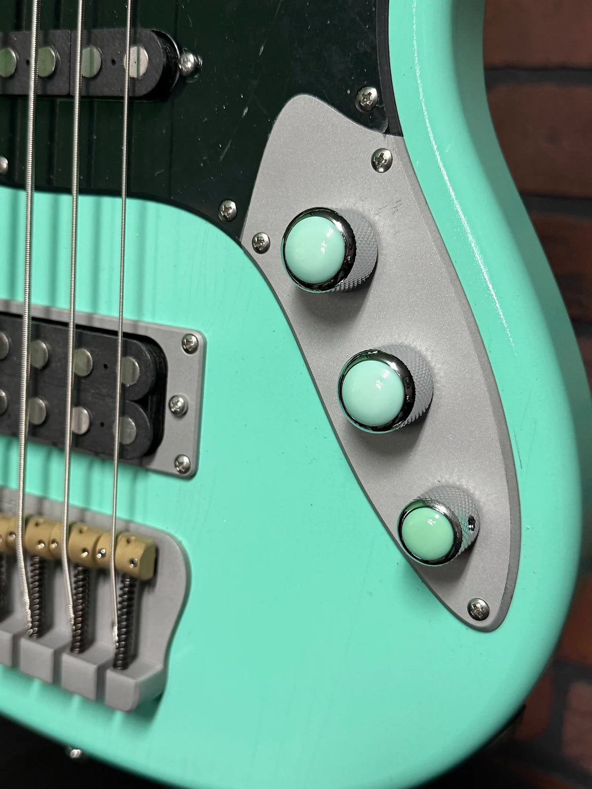 Woodcraft electric guitars AmpMaster 5 Bass short scale 30" Relic Sea Foam Green