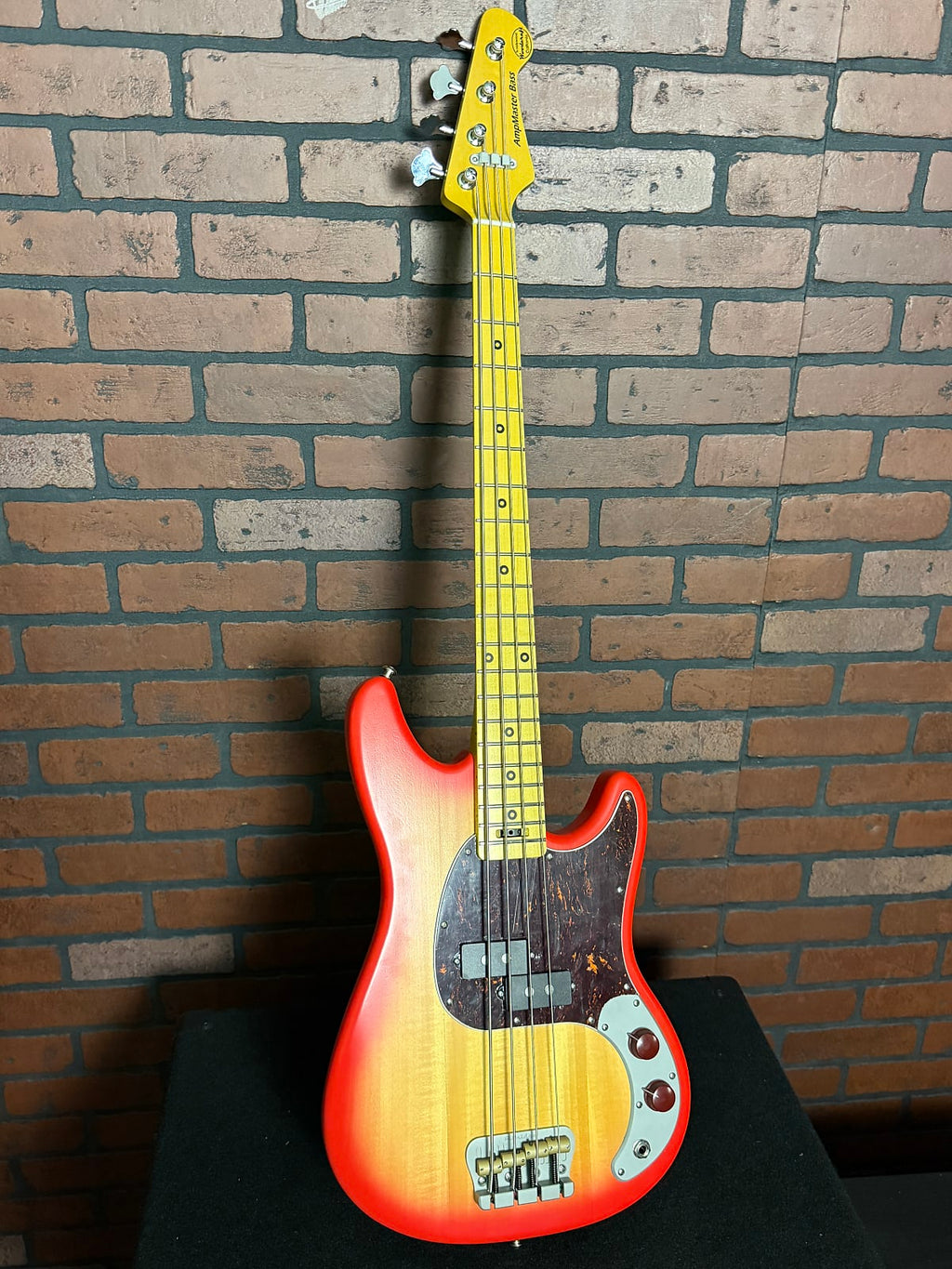 AmpMaster 4 P Bass short scale 30" Sienna Burst