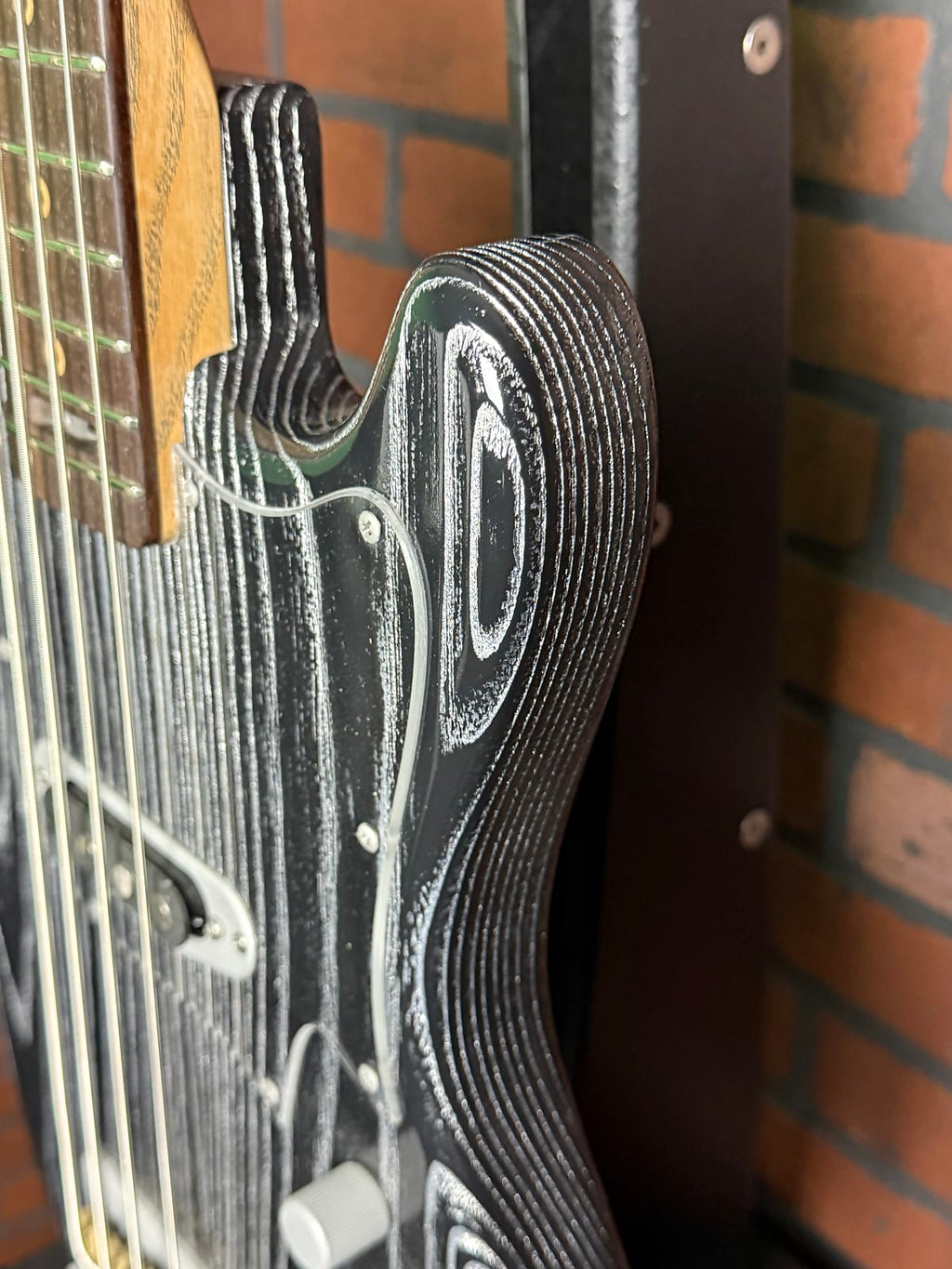 Woodcraft electric guitars AmpMaster 4 Bass short scale 30" Barhat Silver Pore