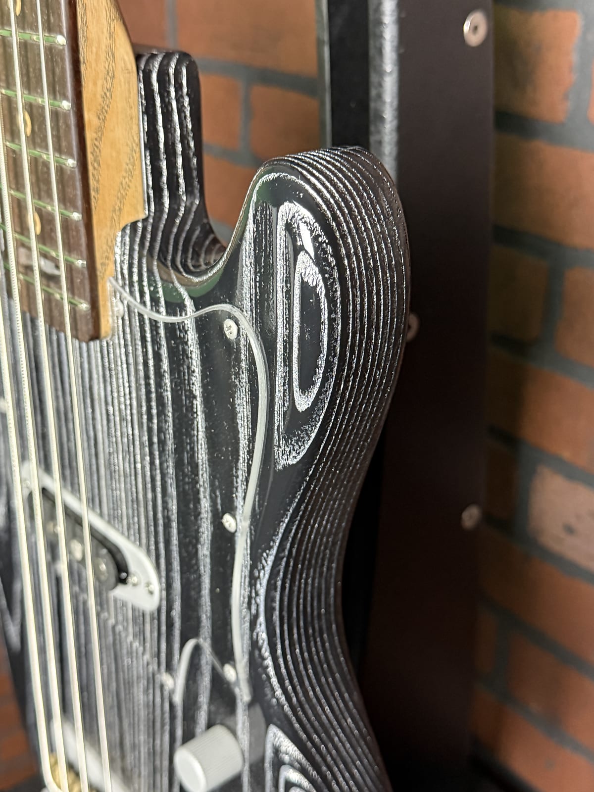 Woodcraft electric guitars AmpMaster 4 Bass short scale 30" Barhat Silver Pore