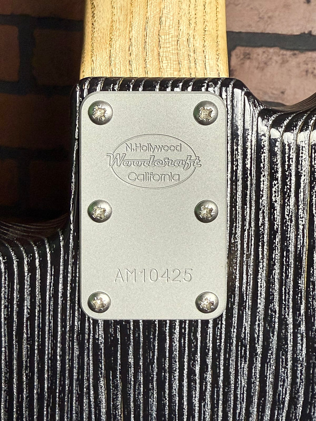 Woodcraft electric guitars AmpMaster 4 Bass short scale 30" Barhat Silver Pore