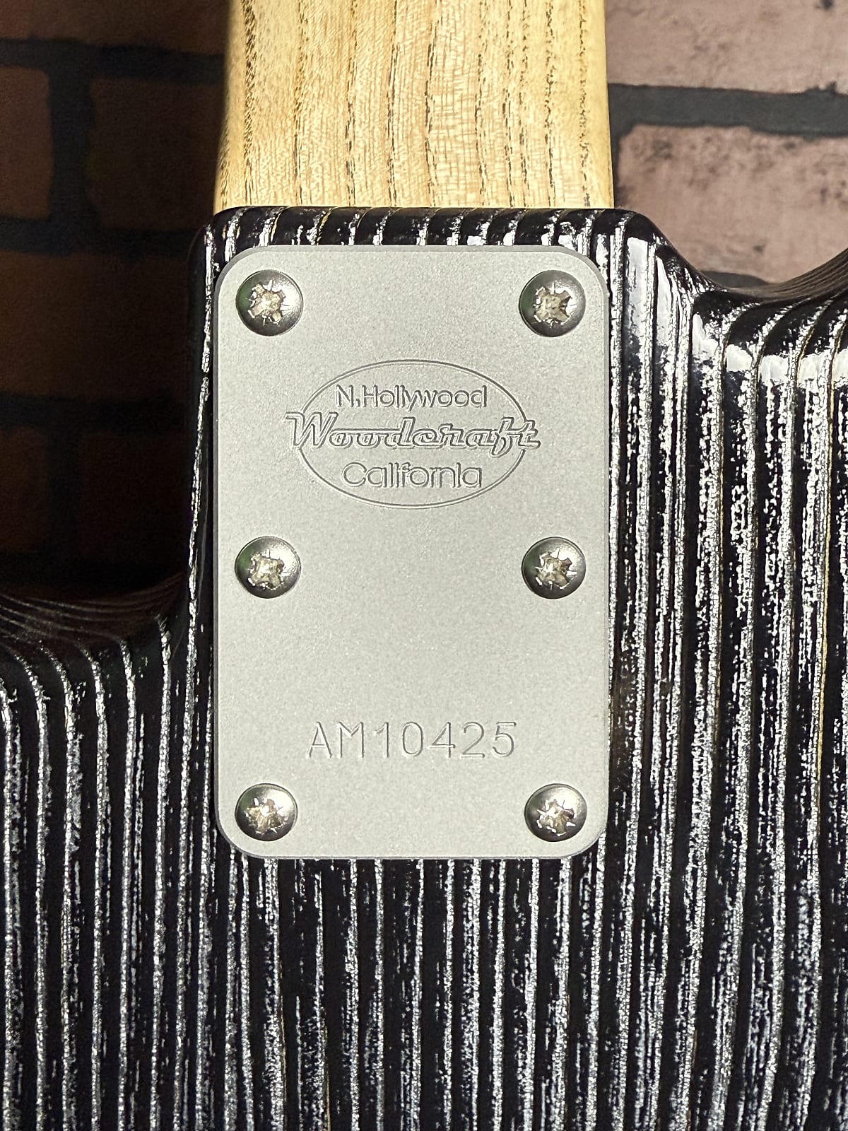 Woodcraft electric guitars AmpMaster 4 Bass short scale 30" Barhat Silver Pore