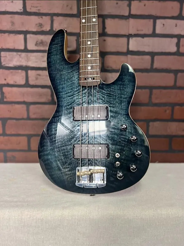 Form Factor Audio Wombat 4 Dark Grey Burst 34" scale