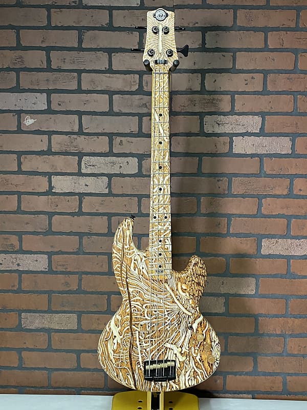 Short Scale bass Form Factor Audio Wombat Pyrographic 4-String Terminator Bass