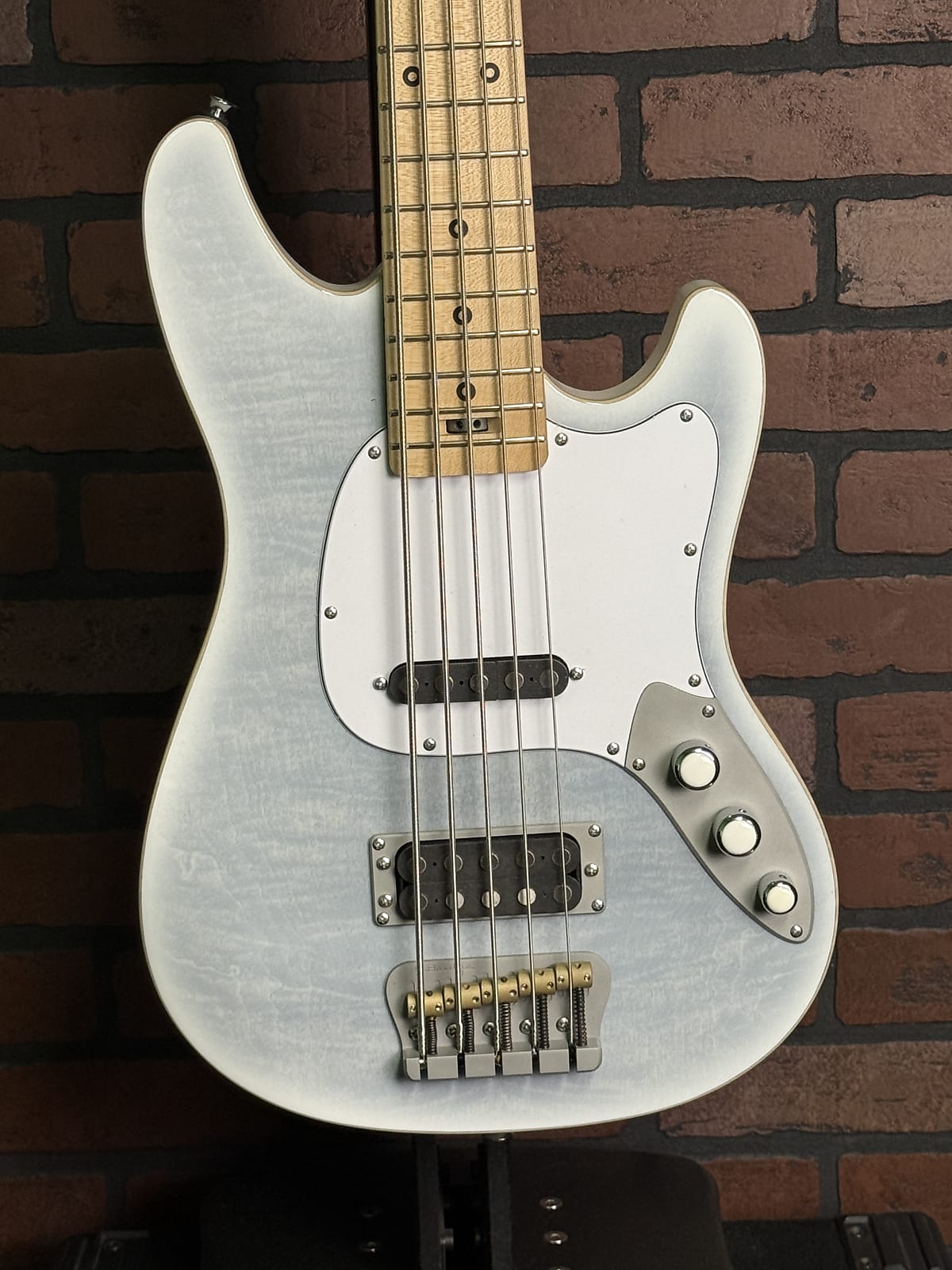 Woodcraft electric guitars AmpMaster 5 Bass short scale 30" Frost Milk Flame Maple