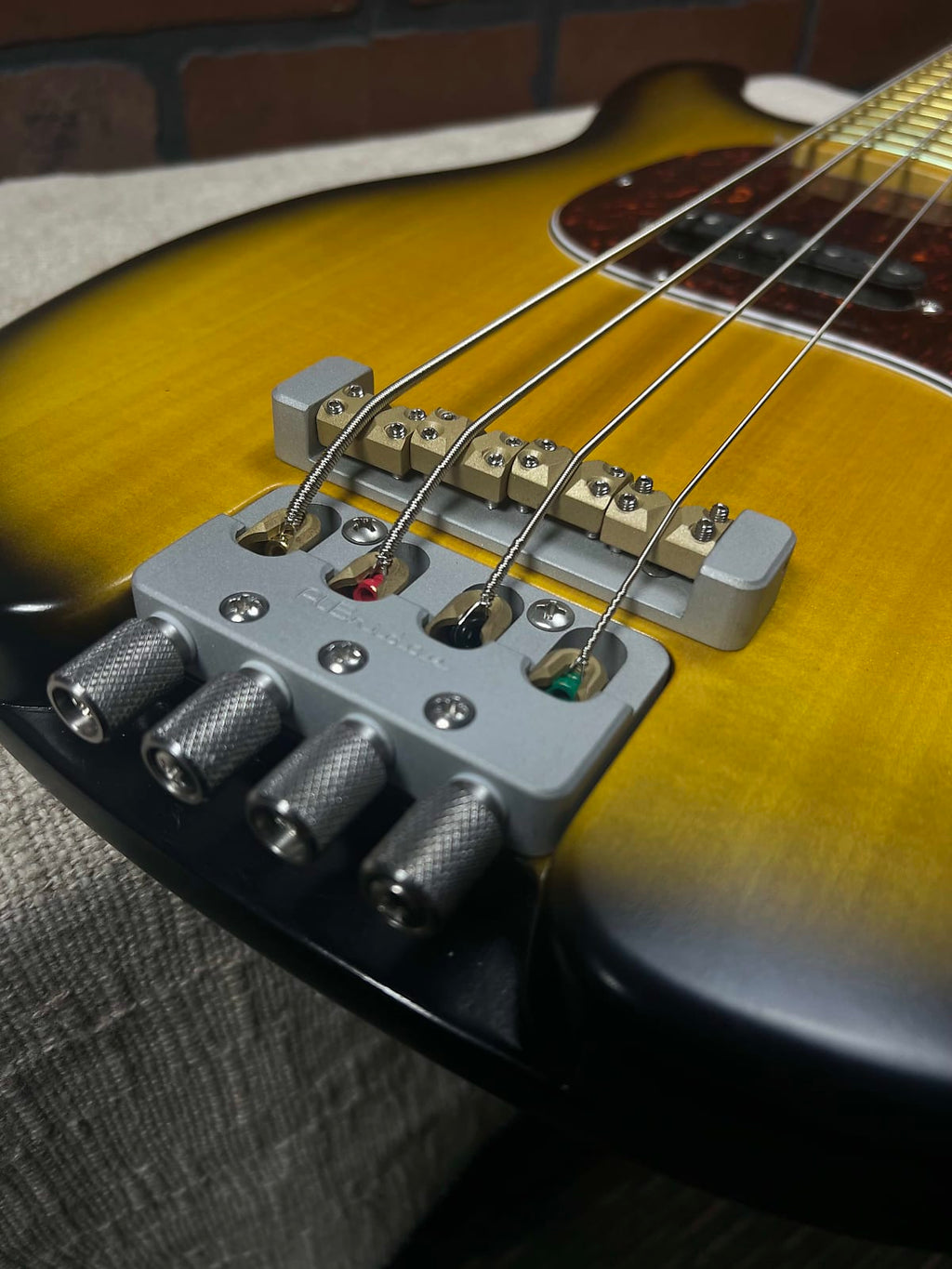 Headless Woodcraft electric guitars AmpMaster 4 Bass Short Scale 30"