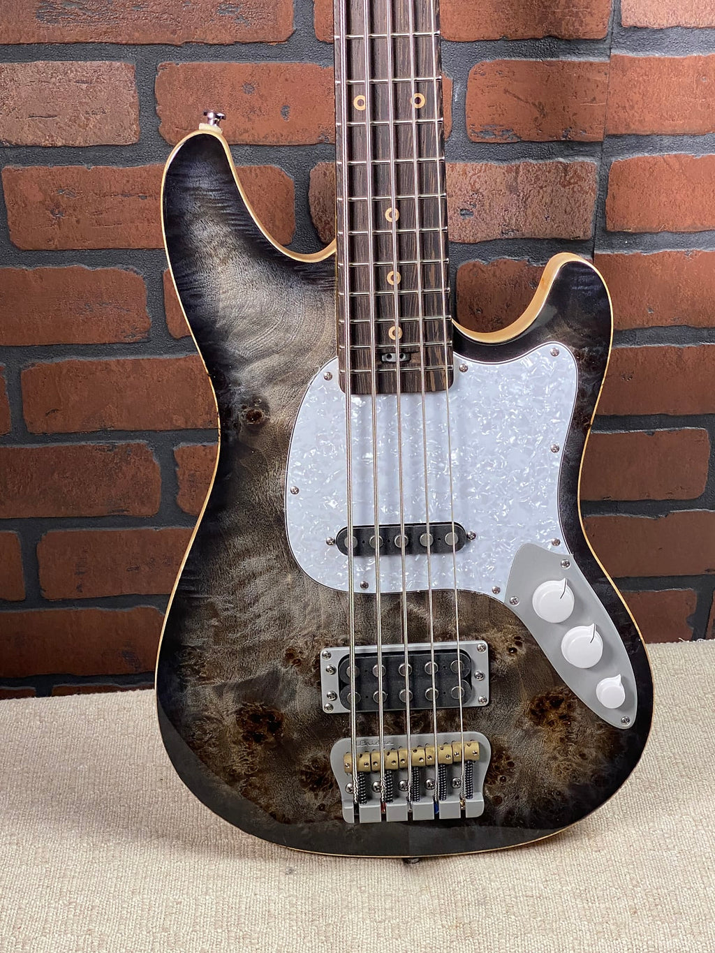 Ampmaster 5 String Dual Pickup Shortscale 30" Electric Bass Guitar Gloss Grey Burst Burl