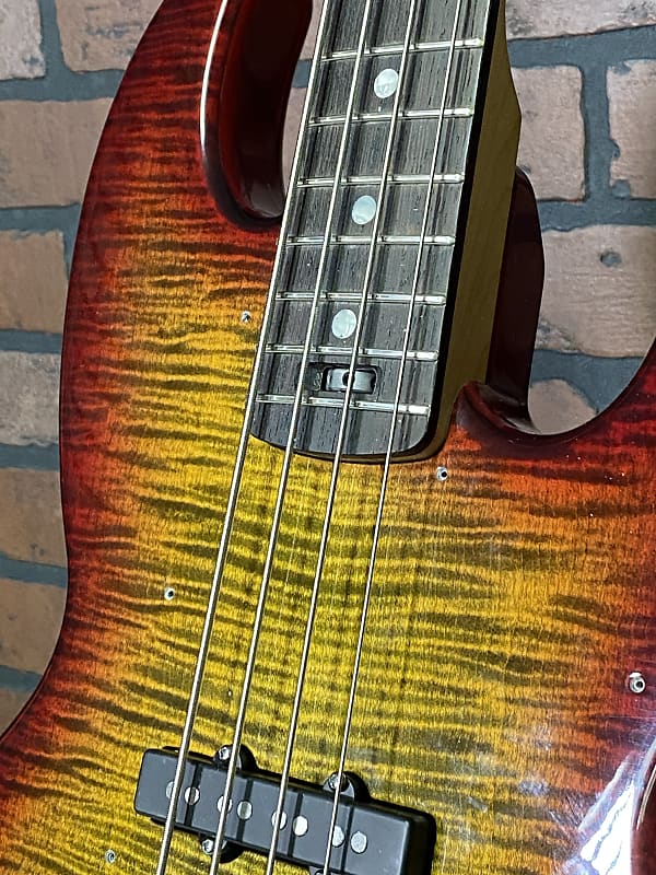 Short scale bass Wombat JB-4 Form Factor Audio 30" - Flame Maple