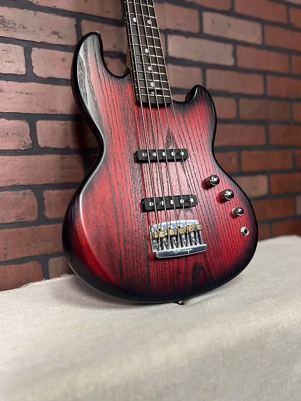 Short Scale Wombat 5 bass by Form Factor Audio Mini-Scale (27")