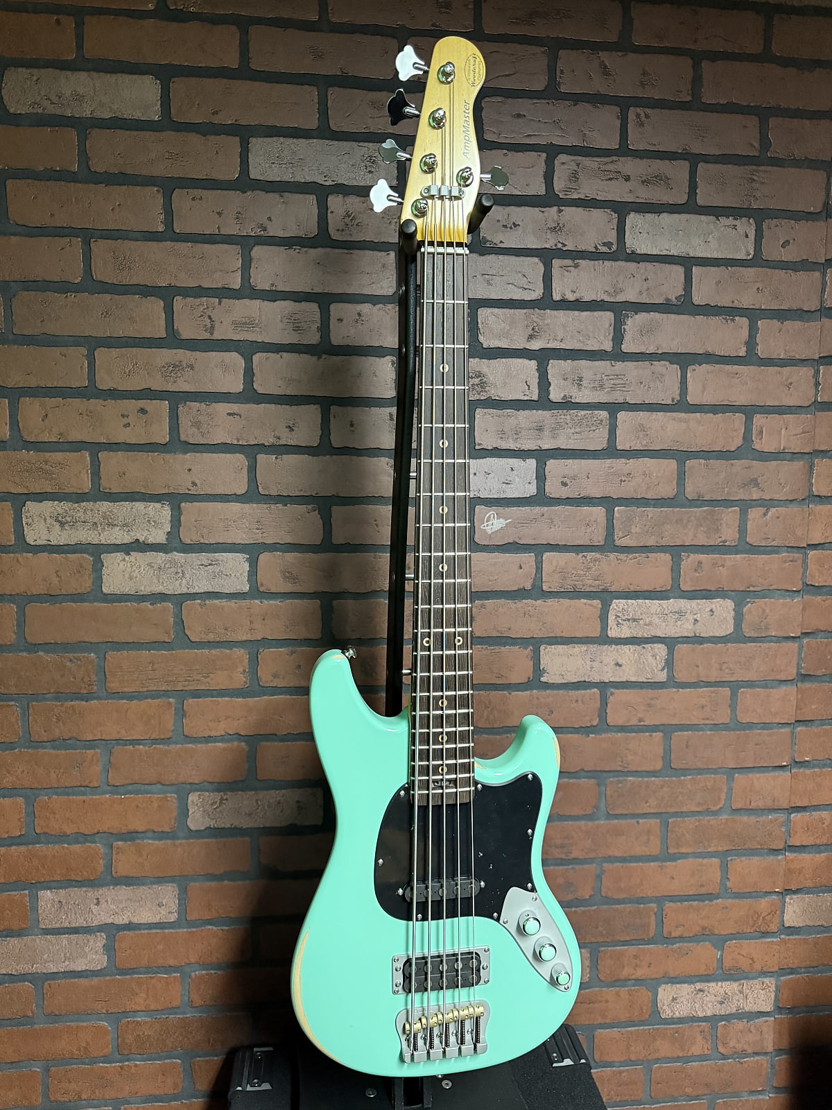 Woodcraft electric guitars AmpMaster 5 Bass short scale 30" Relic Sea Foam Green