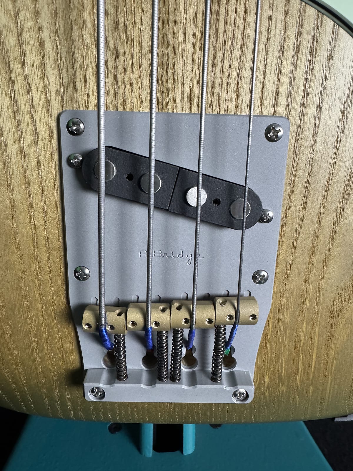 Woodcraft T. Master Telecaster Style Short-Scale Bass - Green Golden Ash