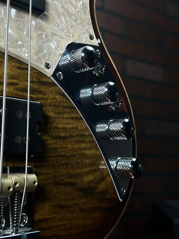 Form Factor Audio Wombat 4 short scale 30" Flame maple Ratio tuners