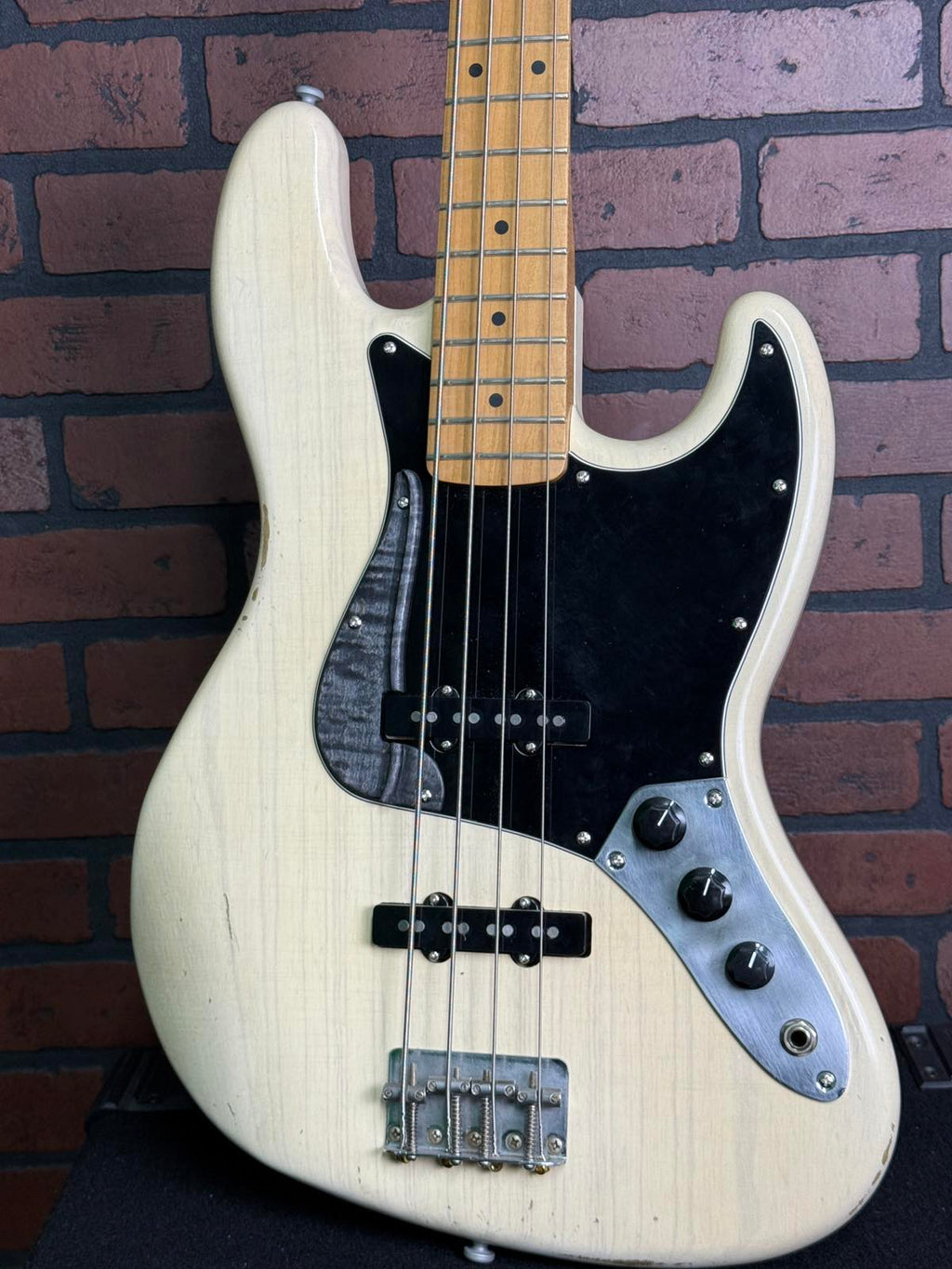 Custom Thumb Rest ramp for jazz bass , Flame Maple wood