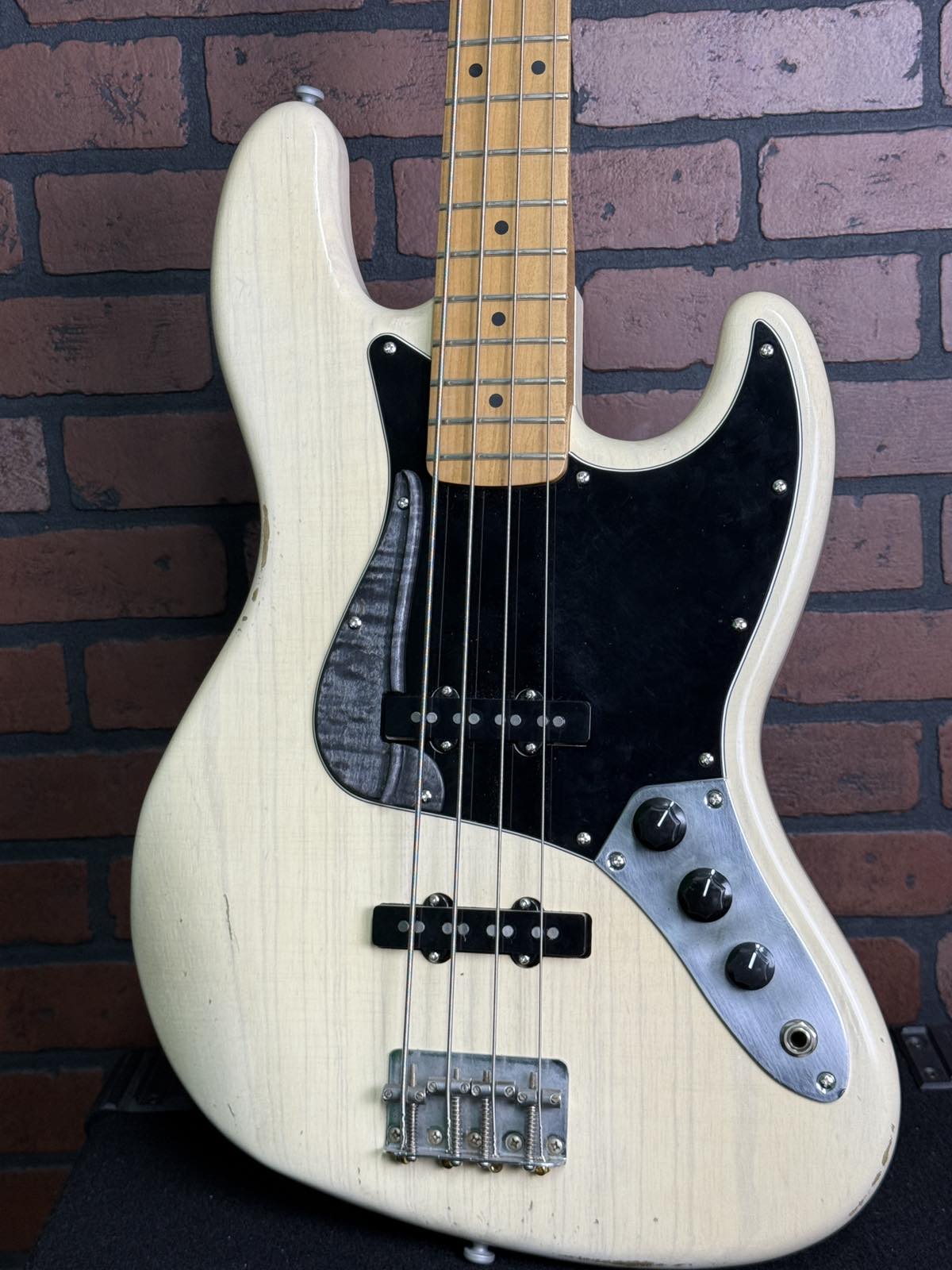 Custom Thumb Rest ramp for jazz bass , Flame Maple wood