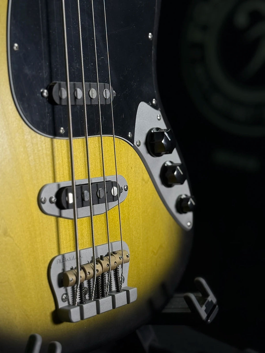 AmpMaster 4 Bass short scale 30" 2 Tone Burst