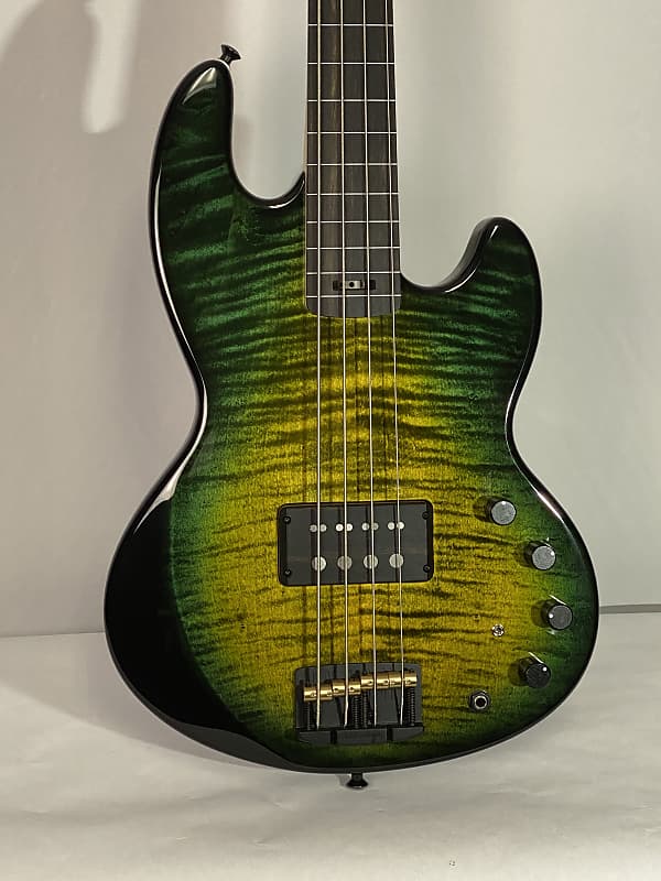 Fretless bass Form Factor Audio Wombat 4 Emerald Burst 34" scale